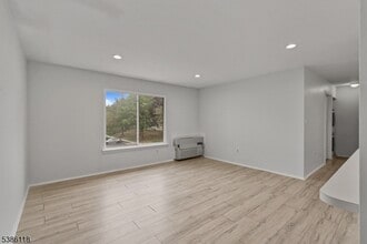 37 Eton Way in Franklin Township, NJ - Building Photo - Building Photo