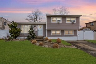 56 Grace Dr in Old Bridge, NJ - Building Photo