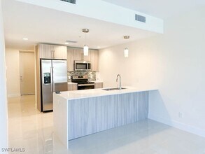 15901 Pointe Cir, Unit 206 in Iona, FL - Building Photo - Building Photo