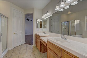 10650 Alpine Frost Ct in Las Vegas, NV - Building Photo - Building Photo