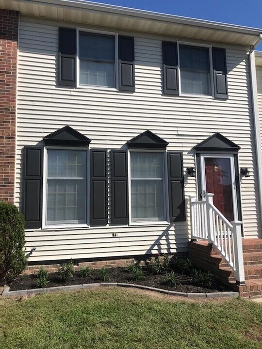 1023 Baccharis Dr in Salisbury, MD - Foto de edificio