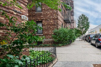 DeWitt Clinton in Long Island City, NY - Foto de edificio - Building Photo