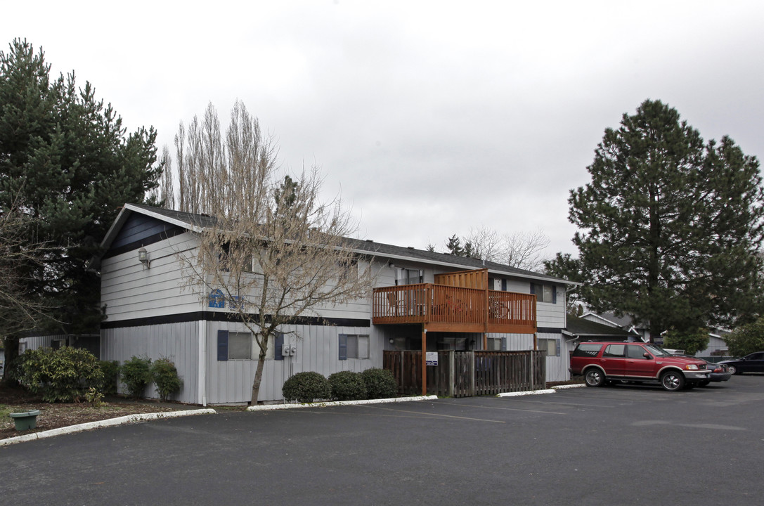 Aloha Crest in Beaverton, OR - Building Photo