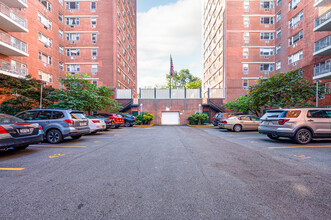 Berkeley Co-Op Towers in Woodside, NY - Foto de edificio - Building Photo