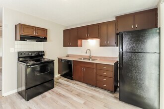 18613 Shoshone Dr in Independence, MO - Foto de edificio - Building Photo