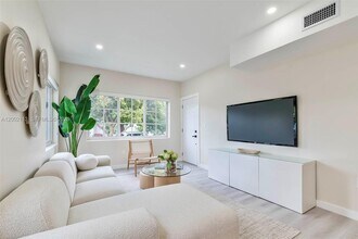 1852 SW 22nd Terrace in Miami, FL - Building Photo - Building Photo