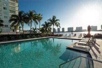 18100 N Bay Rd, Unit 504 in Sunny Isles Beach, FL - Building Photo - Building Photo