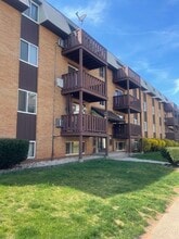 89 Clinic Dr, Unit Parthenon Condominium in New Britain, CT - Building Photo - Building Photo