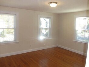 24 Spencer St, Unit 2 in Lexington, MA - Building Photo - Building Photo