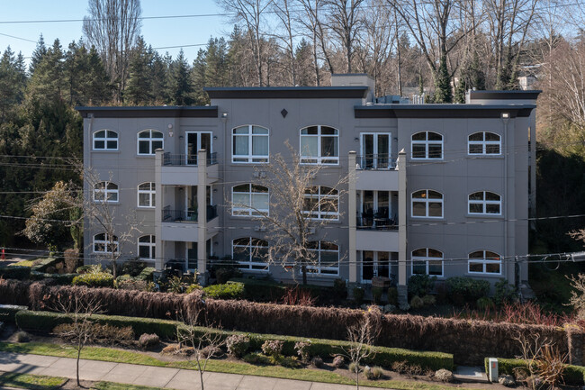 Chiavari Condominiums in Bellevue, WA - Foto de edificio - Building Photo