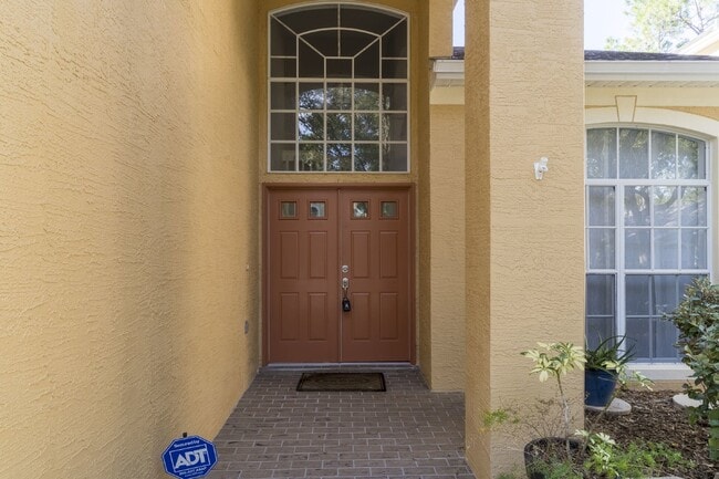 9406 Oak Meadow Ct in Tampa, FL - Building Photo - Building Photo