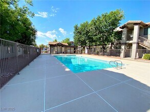 1575 W Warm Springs Rd in Henderson, NV - Building Photo - Building Photo