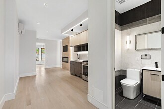 542 Newark Ave in Jersey City, NJ - Building Photo - Building Photo