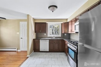 262 Wall St in Metuchen, NJ - Building Photo - Building Photo