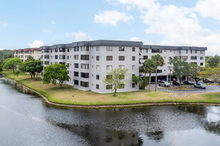 The Hampton West Condominiums Apartamentos