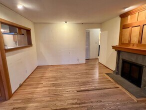 13002 1st Ave NE in Seattle, WA - Building Photo - Building Photo