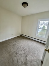 54 Clifford St, Unit 2 in Taunton, MA - Foto de edificio - Building Photo