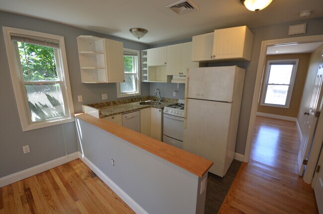 7 Cheever Ct, Unit #2 in Boston, MA - Foto de edificio - Building Photo