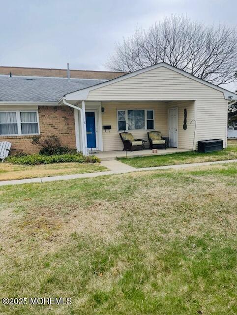 8 River Edge Dr in Brick, NJ - Building Photo