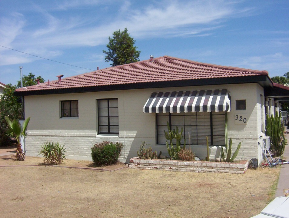 320 W Highland Ave in Phoenix, AZ - Building Photo