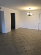 711 N Pine Island Rd-Unit -212 in Plantation, FL - Foto de edificio - Building Photo