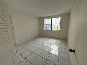 760 Executive Center Dr in West Palm Beach, FL - Foto de edificio - Building Photo