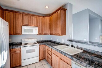 10487 W Hampden Ave in Lakewood, CO - Foto de edificio - Building Photo