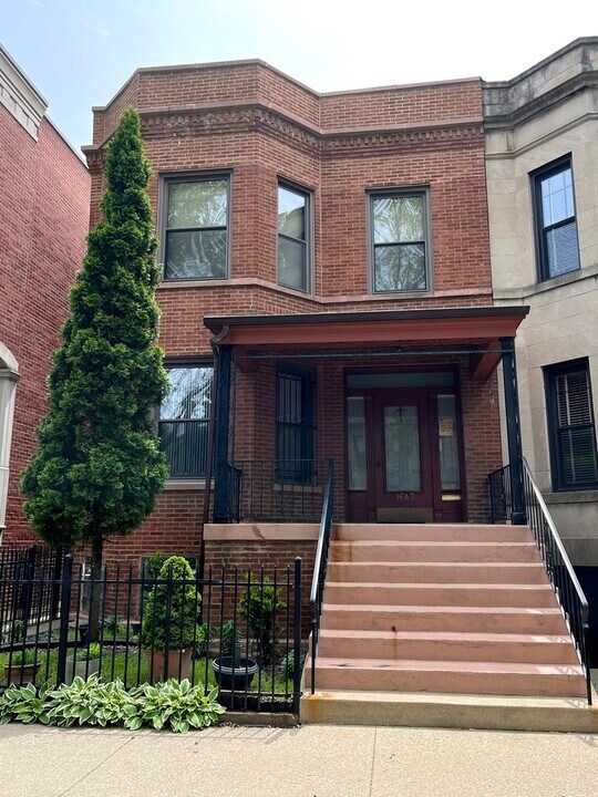 1643 W Byron St in Chicago, IL - Building Photo