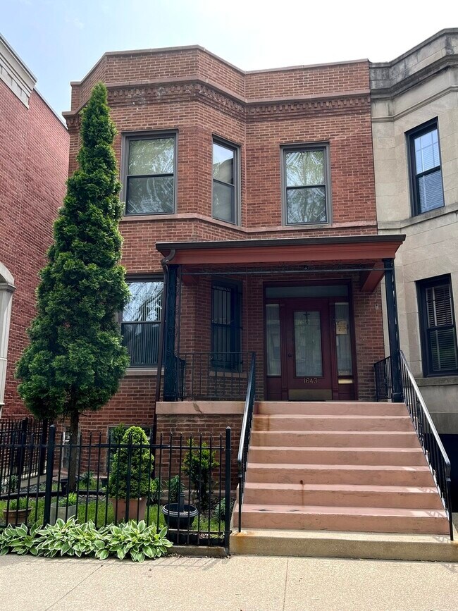 property at 1643 W Byron St