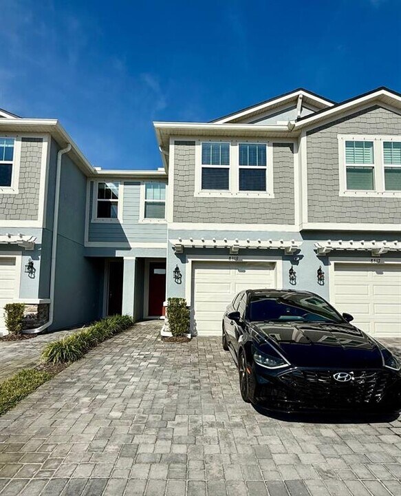 8319 Wildflower Glen Ave in Odessa, FL - Building Photo