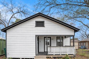 406 Bardash St in Cleveland, TX - Building Photo