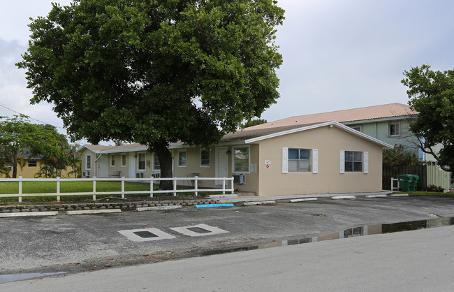 1401-1407 Holly Heights Dr in Fort Lauderdale, FL - Building Photo - Building Photo