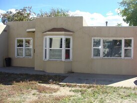 821 8th St in Rawlins, WY - Building Photo