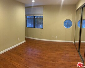 698 S Berendo St in Los Angeles, CA - Building Photo - Building Photo