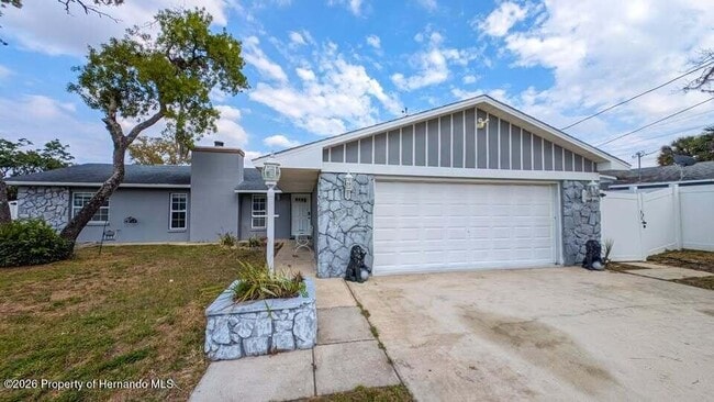 122 Galiano Ct in Spring Hill, FL - Building Photo - Building Photo