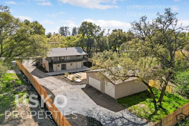 property at 6085 Cavitt Stallman Rd