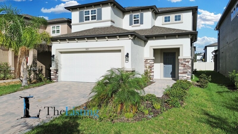 3023 Adams Cross Dr in Zephyrhills, FL - Building Photo