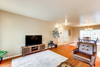 8702 Village Dr in San Antonio, TX - Building Photo - Building Photo