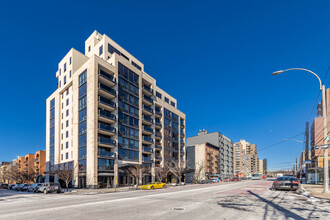 Renaissance in Long Island City, NY - Foto de edificio - Building Photo