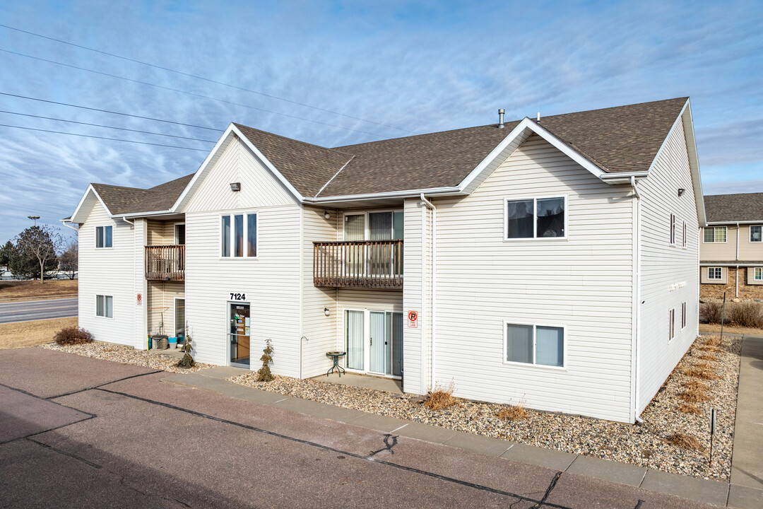 West Briar Estates in Sioux Falls, SD - Building Photo