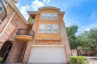 24 Versante Ct in Houston, TX - Building Photo