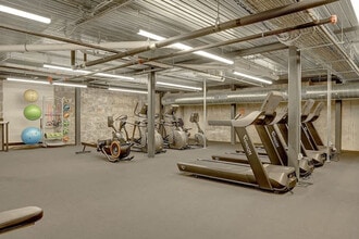 1009 W Juneau Ave in Milwaukee, WI - Building Photo - Building Photo