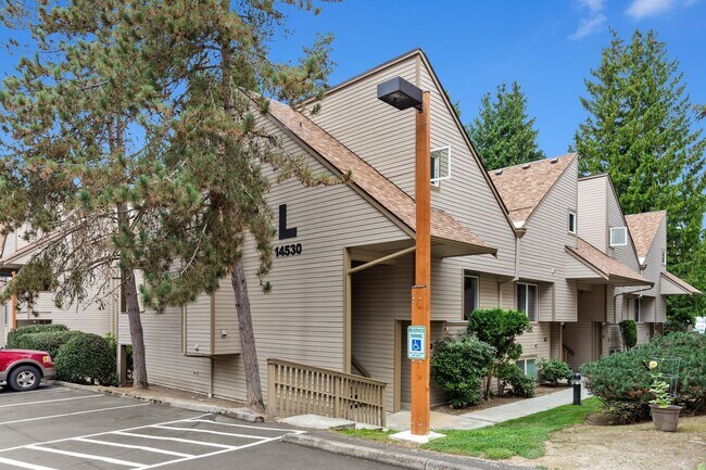 14530 NE 44th St in Bellevue, WA - Building Photo - Building Photo