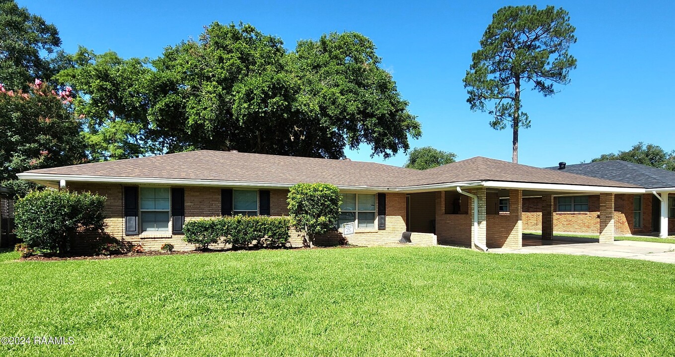 224 Maplewood Dr in Lafayette, LA - Foto de edificio