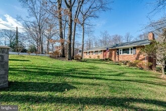 6608 Spring Valley Dr in Alexandria, VA - Foto de edificio - Building Photo