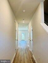 8 Elenor Ln in Mount Holly, NJ - Building Photo