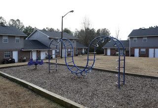 Lakeview Apartments in Canton, GA - Building Photo - Building Photo