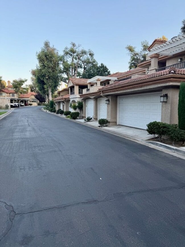 23930 Arroyo Park Dr in Santa Clarita, CA - Building Photo - Building Photo