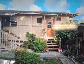 5112 Kalanianaole Hwy, Unit 5112 A in Honolulu, HI - Building Photo