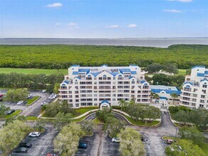 2333 Feather Sound Dr in Clearwater, FL - Foto de edificio - Building Photo